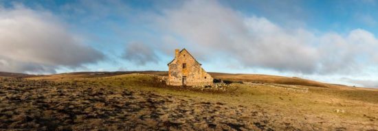 Buron sur le plateau du Limon, Cantal - Tirage photo