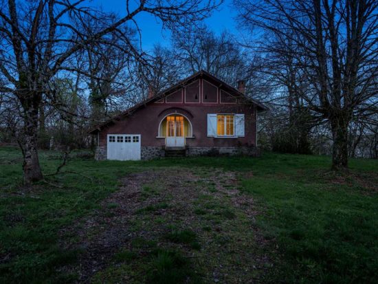 La petite maison au bord de la nationale - Tirage photo